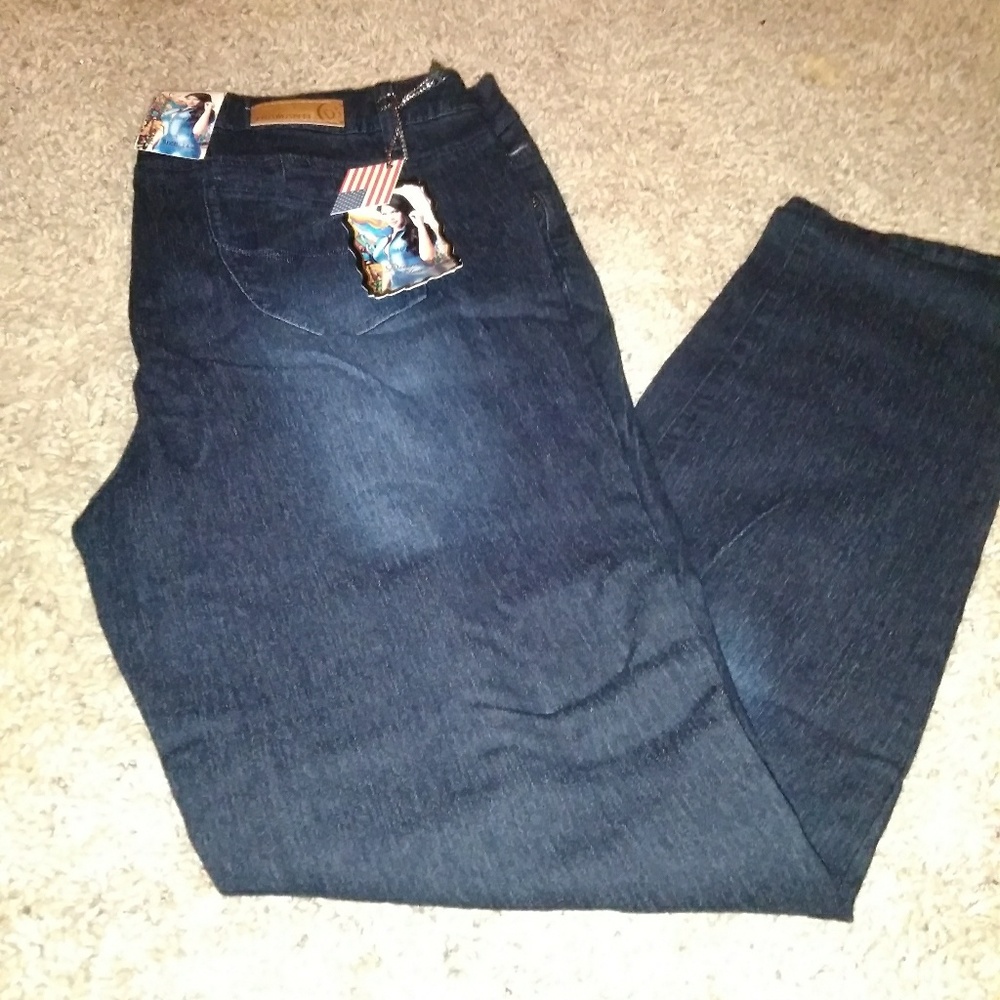 Distressed skinny jeans NWT